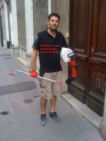 plombier Neuville sur Saône pour un débouchage de WC, de canalisation, de douche, de baignoire... 06 84 45 46 67
